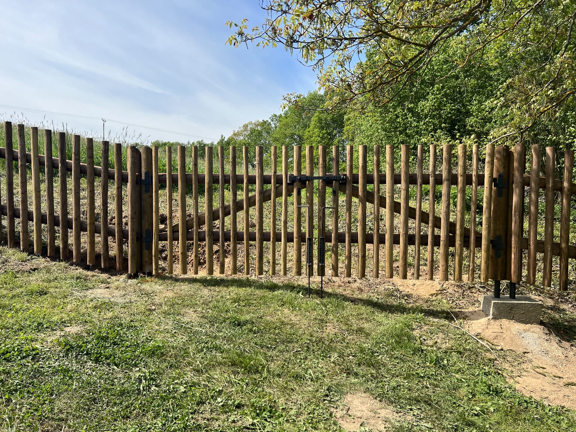 Obrázek 2 / Dřevěné ploty - strojně loupané   - realizace Pleskoty 5-2022